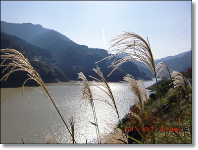 晩秋の浦山ダム